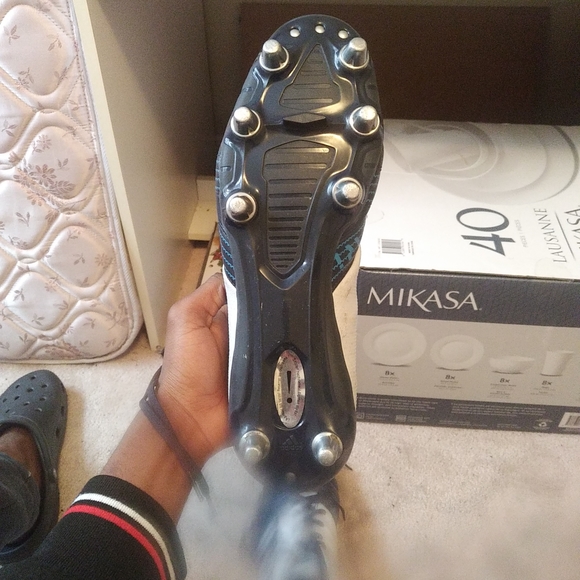 This is a soccer/football cleat(boot). I want to sell it. - Picture 5 of 5